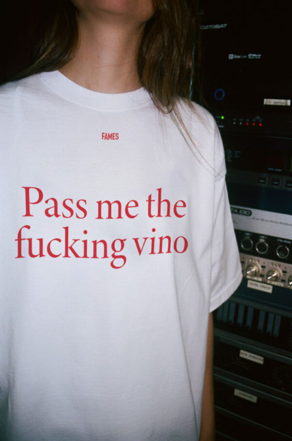 REMERA OVERSIZE PASS ME THE FUCKING VINO (PRE-ORDER) - Imagen 2